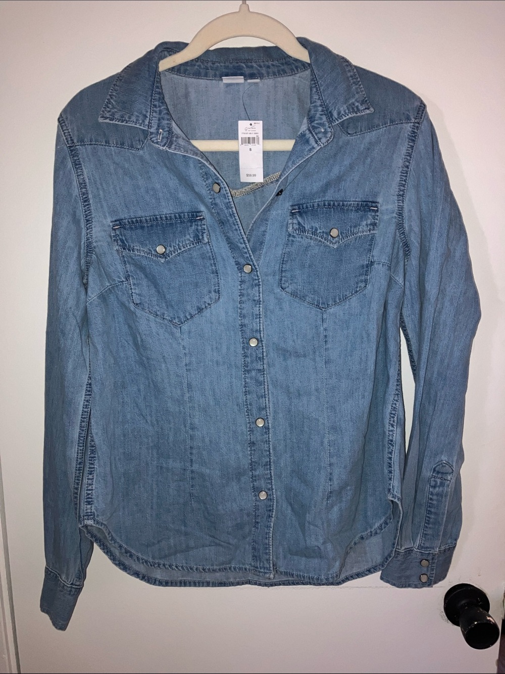 Gap women’s denim light wash wester button down shirt Sz S NWT